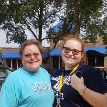 Mother dropping daughter off at GVSU.